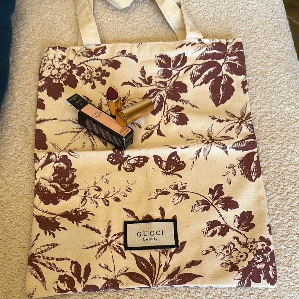 Gucci Red Lipstick Luxurious Makeup Essential 11.5 X 13.5 Gucci tote